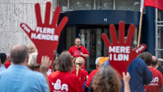 Formanden taler - demo Slagelse rådhus